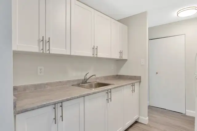 Kingston 2 Bedroom Apartment for Rent: in Long Term Rentals in Kingston - Image 7