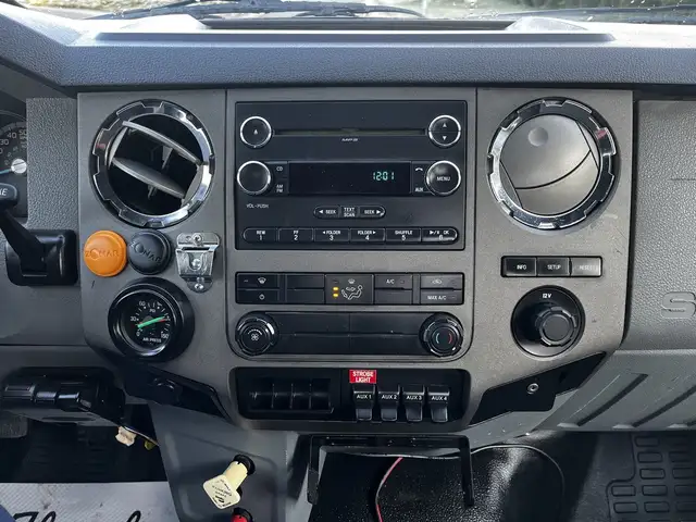 2011 Ford F750 18 Foot Cummins Manual Flatdeck in Heavy Trucks in Winnipeg - Image 44