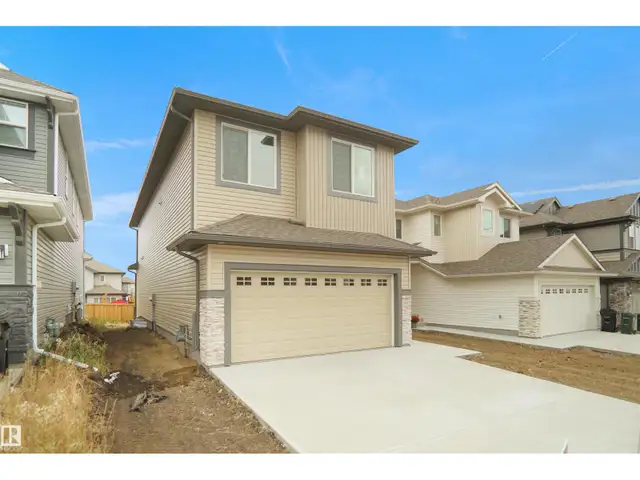 133 SUNLAND WY Sherwood Park, Alberta in Houses for Sale in Strathcona County - Image 3