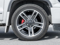 Turn heads and experience refined luxury with the 2018 GMC Sierra 1500 Denali, blending bold design,... (image 3)