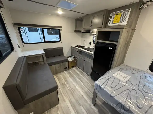 2027 ,Sun Lite,Sunset Park RV 15MB in Travel Trailers & Campers in Kamloops - Image 6