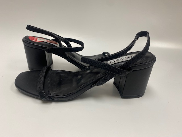 STEVE MADDEN- WOMEN BLACK DISTA MED HEELS FOOTWEAR-SIZE-39/8 in Women's - Shoes in Mississauga / Peel Region - Image 2