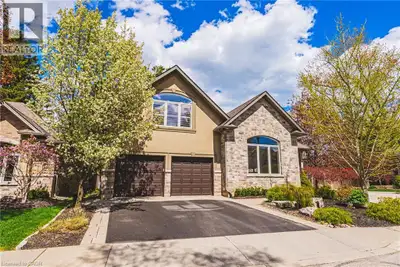 This STUNNING renovated, detached BUNGALOFT sits in a quiet enclave in Aldershot. Featuring 3+2 bedr...