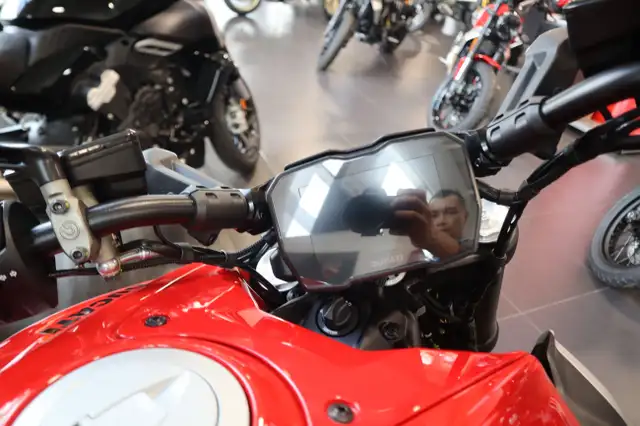 2025 Ducati Diavel V4 Ducati Red in Street, Cruisers & Choppers in Edmonton - Image 4