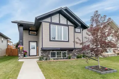 LIVE IN A HOME THAT LOOKS JUST LIKE THE MAGAZINES! Get ready to fall in love with this beautiful 4 b...