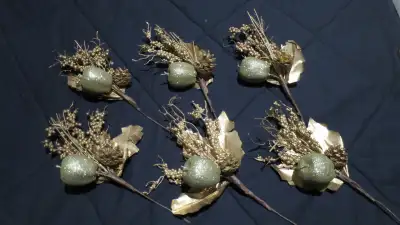 Christmas - Six Golden Apples w/dry leaves, berries & acorn, View more