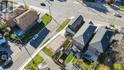 MAIN LEVEL - 681 SCARLETT ROAD Toronto (Humber Heights), Ontario