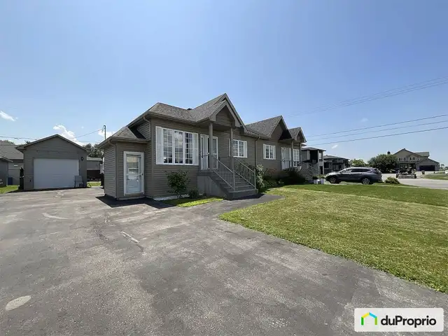 $453,000 - Semi-detached for sale in Les Côteaux63236186630913121