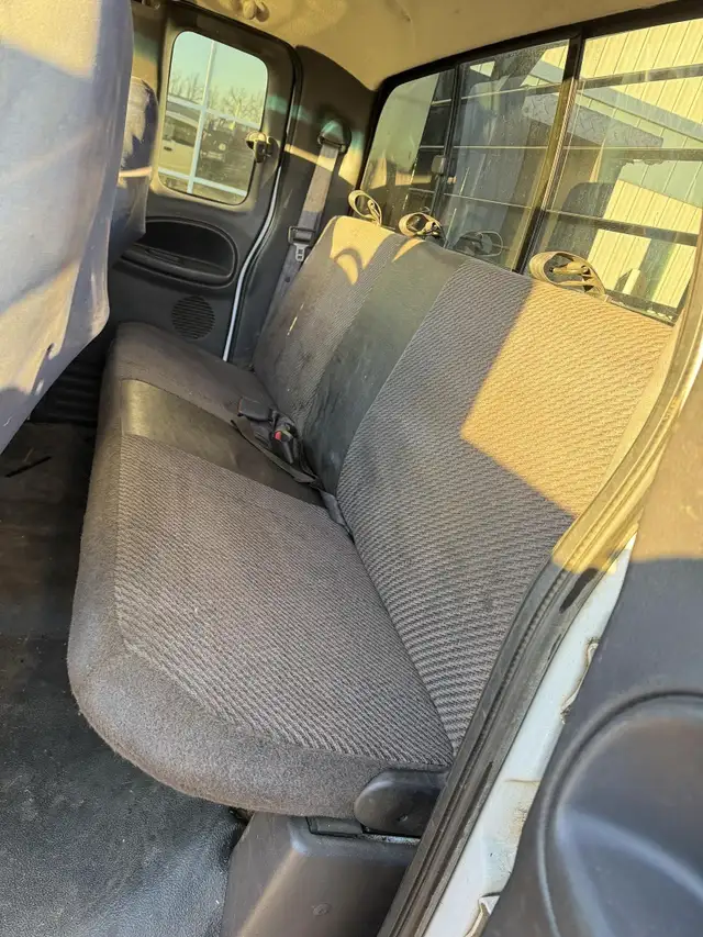 2001 DODGE RAM 3500 in Heavy Trucks in Saskatoon - Image 25