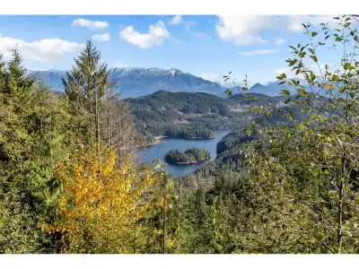 One of the few remaining chalet lots in Sasquatch Mountain Resort! This 6189 sf flat corner lot is l...