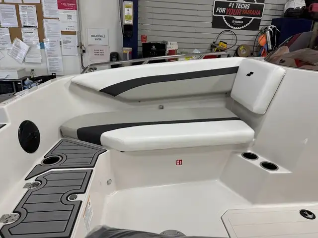 2025 Starcraft SVX 171 | Yamaha VMAX 115 in Powerboats & Motorboats in Kawartha Lakes - Image 4