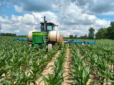 12500 hours, tractor runs great, 16 row 30" bar, 60', 1000 gal sprayer. 200 gal saddle tanks, Raven...