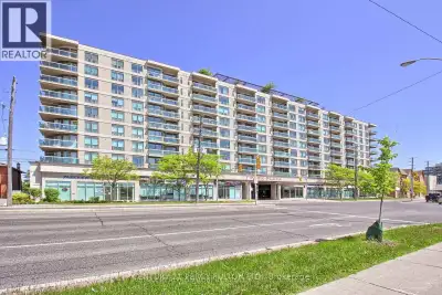 Absolutely Stunning!! Sun-Filled and Spacious CORNER MODEL SUITE!!!Rare 2 Bedroom Plus 2 Full- 4 pie...