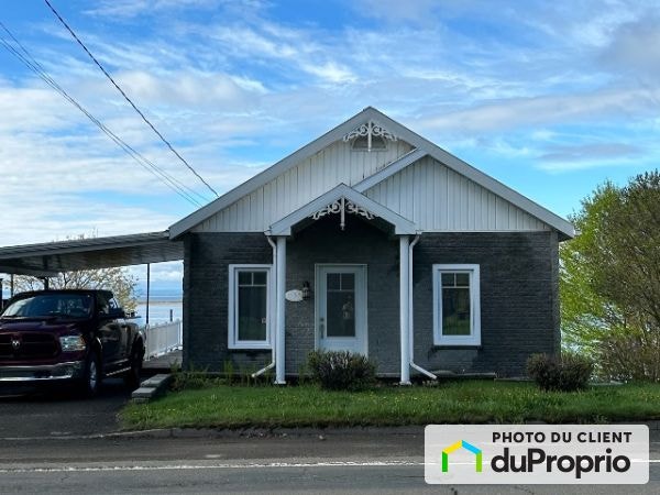 $299,999 - Bungalow for sale in Carleton-sur-Mer — photo 1