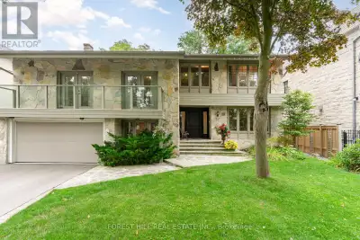 **Great and charming family home, set on a premium 60x181.50ft south exposure land, and on a desirab...