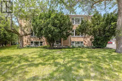 Investor/Developer Opportunity-Rare 6-Unit Multiplex in Prime Location! Fantastic opportunity to own...
