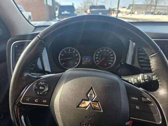 2017 Mitsubishi Outlander ES AWD in Cars & Trucks in Sudbury - Image 14