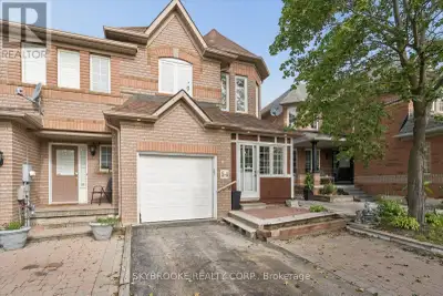 Welcome to 54 Sheardown Trail, a well-maintained end-unit townhome in a sought-after Bolton East nei...