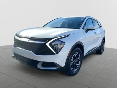 Sportage LX with Forward Collision Avoidance Assist, and Apple Carplay! Experience reliable and conf...