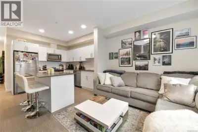 CORNER UNIT OVERLOOKING THE COURTYARD! Welcome to this tastefully designed condo with a functional f...