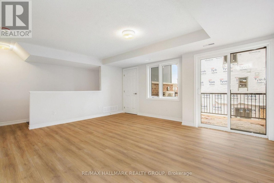 300 ZENITH PRIVATE Ottawa, Ontario 5