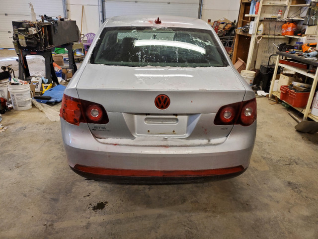 Parting out a 2009 VW Jetta 2.0L TDI in Engine & Engine Parts in Lethbridge - Image 4