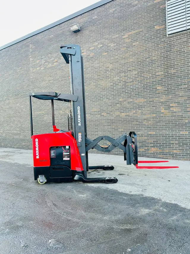 Raymond DOUBLE DEEP REACH 3200LB cap side-shift charger Inc 26FT in Heavy Equipment in Mississauga / Peel Region - Image 3