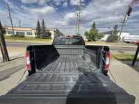 This vehicle is equipped with : 2.8L 4 cylinder engine in.Duramax turbo-dieselin. Tow Package - Hitc... (image 6)