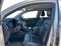 This Hyundai Tucson boasts a Regular Unleaded I-4 2.0 L/122 engine powering this Automatic transmiss... (image 9)