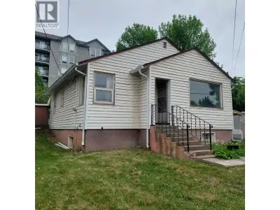 Affordable post war home in great location in quiet area yet only blocks to City amenities. Ideal fi...