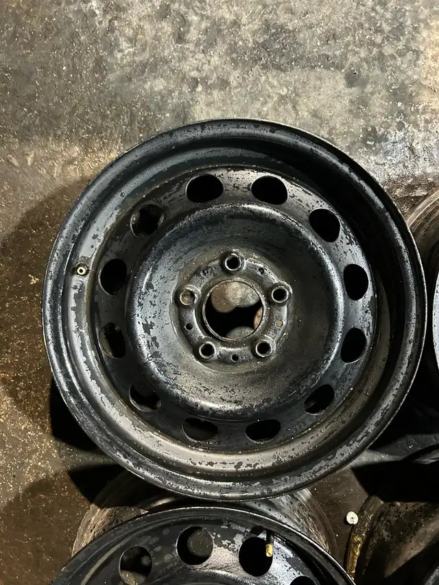 X40835 - 5x120 - 16x7 - 4 STEEL RIMS - LIKE NEW CONDITION in Tires & Rims in Kitchener / Waterloo - Image 4