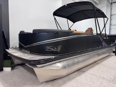 Check out our 2025 Vetta Kuuma 23 QLS powered by a Mercury 115 ELPT Pro XS CT. This is a Specials Li...