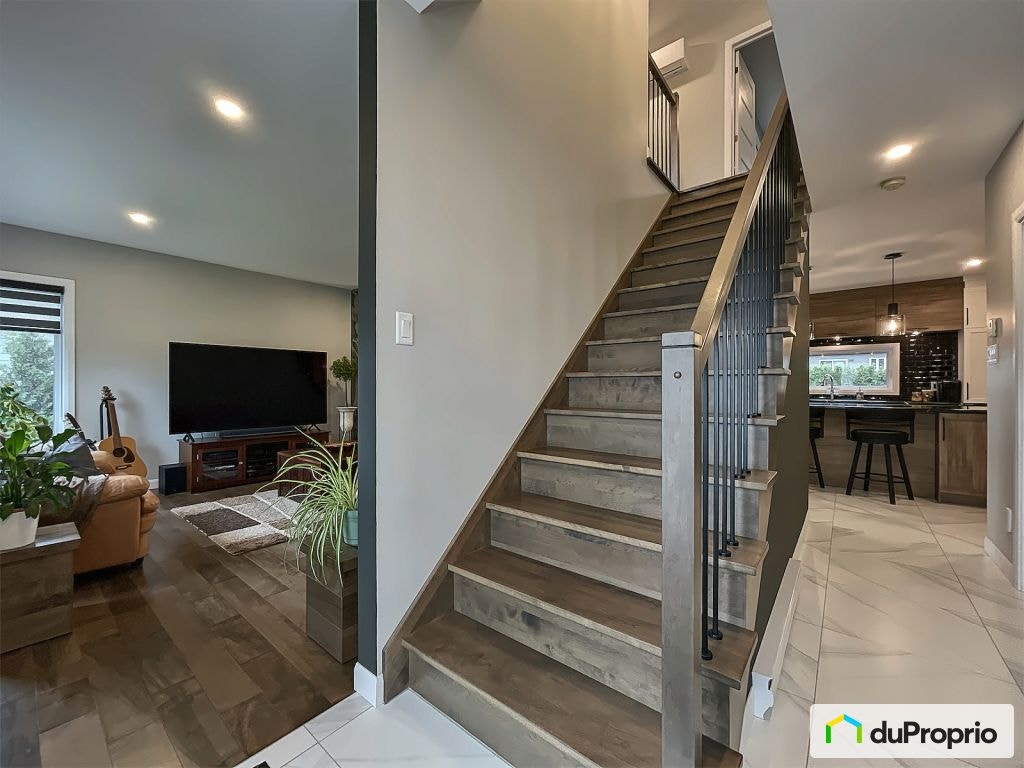 $685,000 - 2 Storey for sale in St-Isidore — photo 2