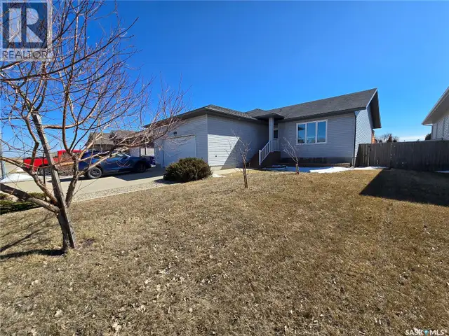 752 McTaggart DRIVE Weyburn, Saskatchewan in Houses for Sale in Regina - Image 3