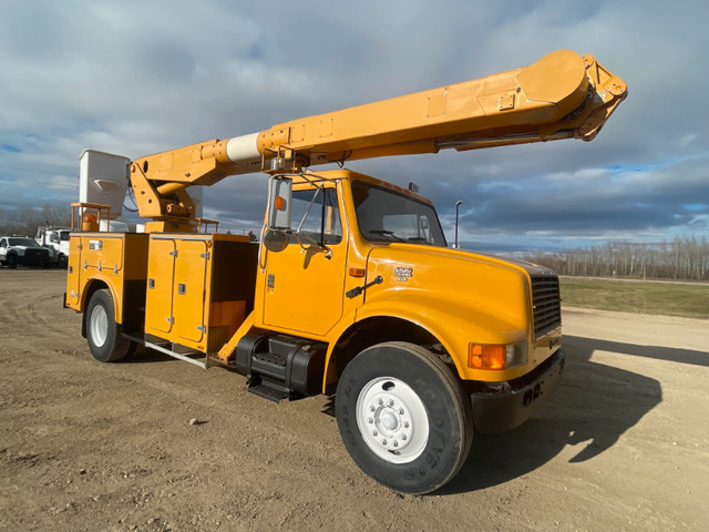 1995 International 4700 S/A 52' Bucket Truck, Allsion in Heavy Trucks in Saskatoon - Image 2