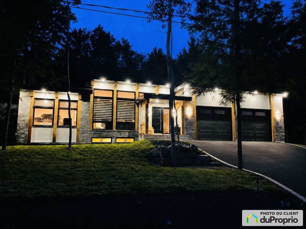 $1,075,000 - Bungalow for sale in St-Marc-sur-Richelieu — photo 1