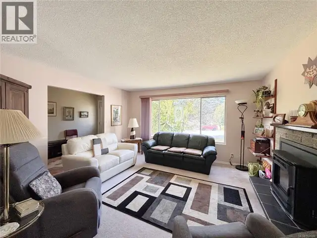 445 Chamiss Cres Gold River, British Columbia in Houses for Sale in Campbell River - Image 6