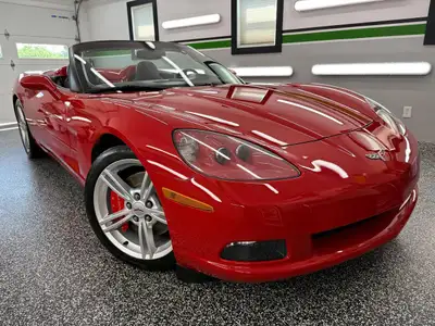 LOW KM - EXTRA CLEAN - CONVERTIBLE 2009 Chevrolet Corvette Convertible w/ 1LT. This car looks & driv...