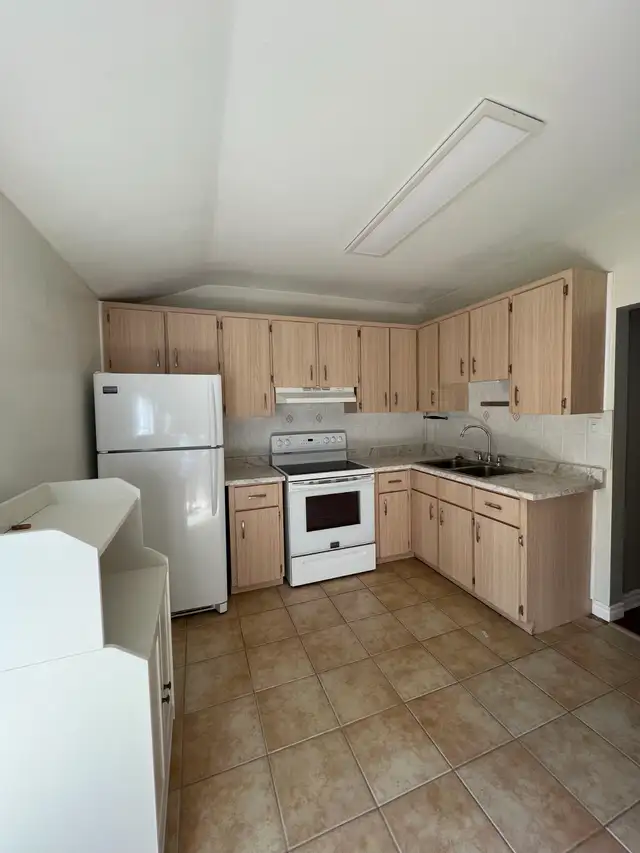 2 bedroom main floor for rent in East York in Long Term Rentals in City of Toronto - Image 3