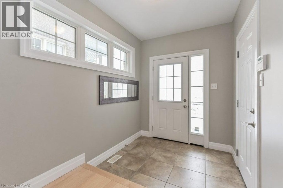 45 ROCKCLIFFE Drive Kitchener, Ontario 4