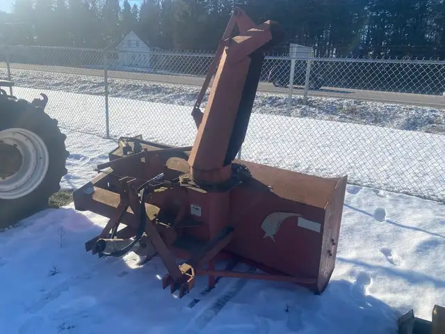 MK Martin SB87 SnowBlower for sale in Heavy Equipment in Hamilton - Image 5