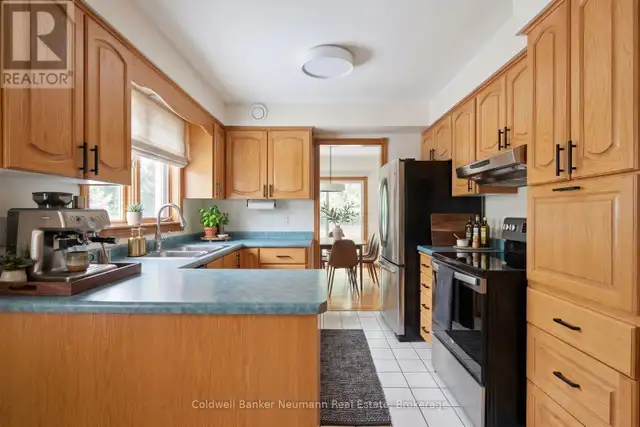 11 KEATING DRIVE Centre Wellington (Elora/Salem), Ontario in Houses for Sale in Kitchener / Waterloo - Image 5