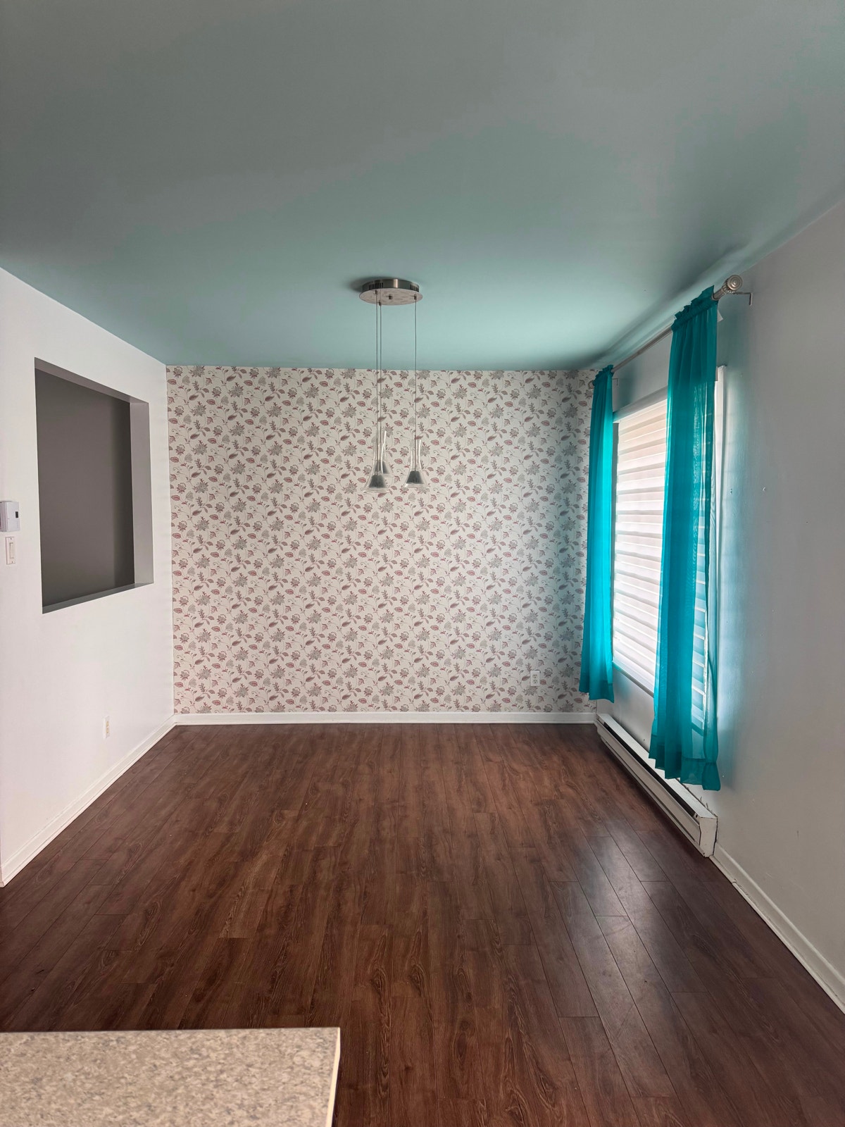 RDC très grand 4 1/2 à louer, Mandeville, Qc — photo 1