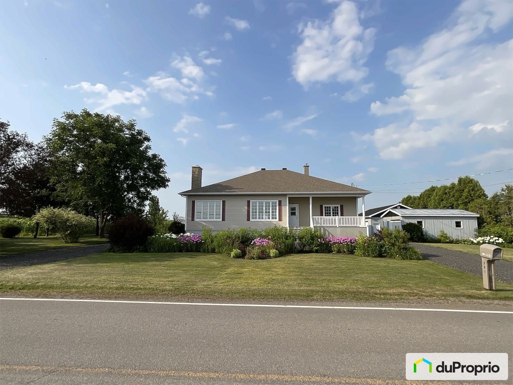 $370,000 - Country home for sale in Lotbinière — photo 1