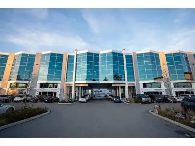 This prime warehouse space features 33ft ceiling height & a bay door .Potential to build mezzanine w...