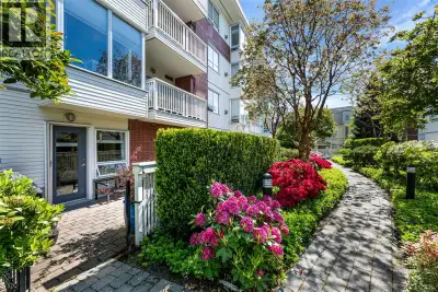 Welcome to easy waterfront living in the heart of the Selkirk Development. This south-facing bright...