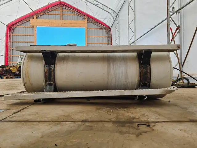 Freightliner Cascadia 125 Fuel Tank For Sale - Stock# FR-0804-18 in Heavy Equipment Parts & Accessories in Hamilton - Image 3