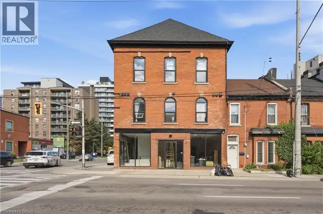 45 WELLINGTON Street N Hamilton, Ontario in Houses for Sale in Kitchener / Waterloo - Image 2