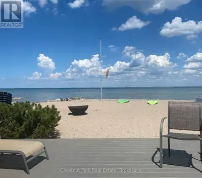WATERFRONT SEASONAL LEASE IN COLLINGWOOD! Located directly on the shores of Georgian Bay, this charm...