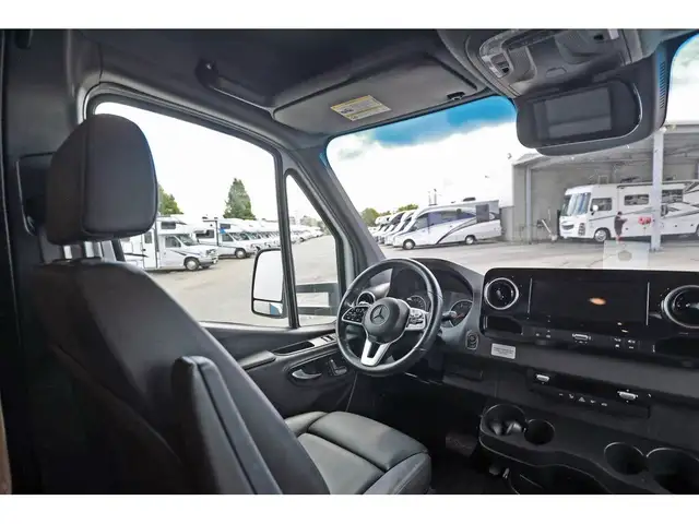 2020 Entegra Coach Qwest 24L 1 extension mercedes turbo diesel S in RVs & Motorhomes in Laval / North Shore - Image 29